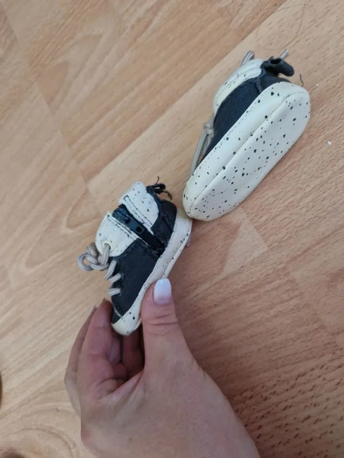 Lot de 2 paires de chaussures 1 mois - Kiabi | Beebs