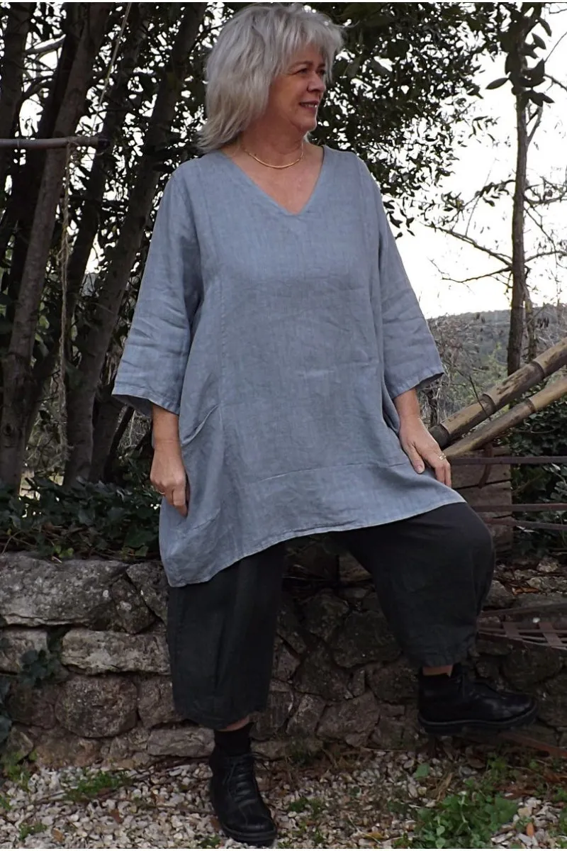 Pantalon en lin grande taille de couleur anthracite.