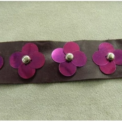 Ruban simili cuir / skai en sequin avec fleurs violet , 25 mm